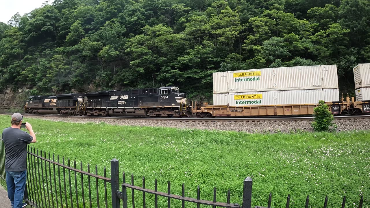 Long train at the shoe ran out of battier on the camera June 2022