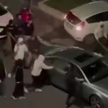 Rapina, rissa con coltelli e auto distrutte: il quartiere Don Bosco di Roma