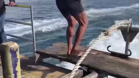 Esta maniobra de fondeo es una de las más peligrosas jamás vistas.