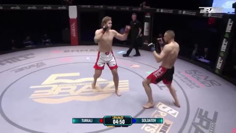 MMA fighter ran straight to take a shit after knocking out his opponent 💀