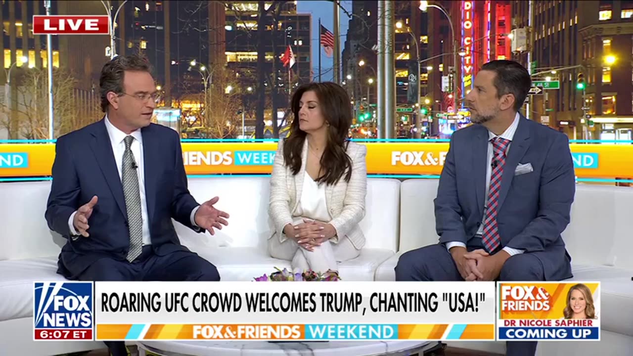 Roaring UFC crowd welcomes Trump, chanting 'USA!' - Fox News
