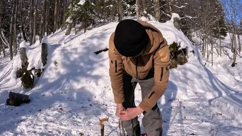 3 DAYS SOLO WINTER BUSHCRAFT CAMP - Building Snow Survival Shelter
