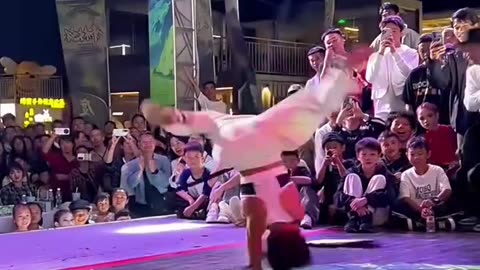 An eight-year-old Chinese street dancer stunned the audience with her opening move