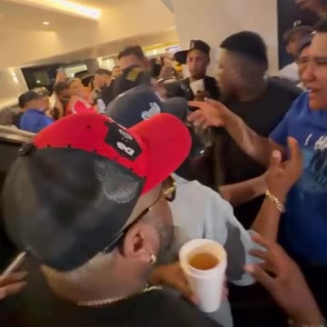 VIDEO: La Fruta en Santiago a casa llena