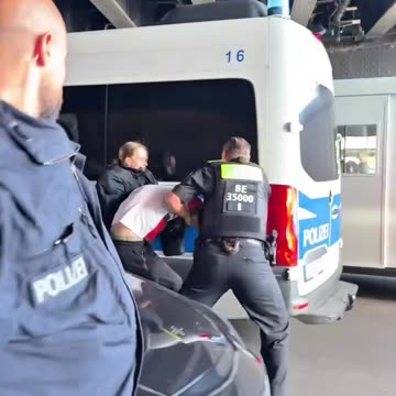 Berlin — Watch how a police officer assaults a pro-Gaza supporter in an abnormal way