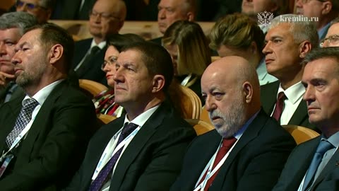 Путин выступает на съезде Российского союза промышленников и предпринимателей