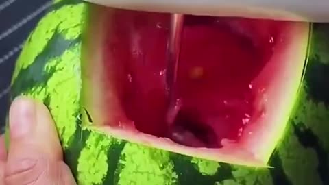 THE MAGICAL WAY TO EAT FRUIT