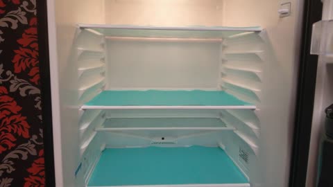 KITCHEN FRIDGE MATS STOP MESS FROM FOOD 🍲AND SPILLAGES 💦 AND REALLY IMPROVE THE FRIDGE INSIDE👏👌👍