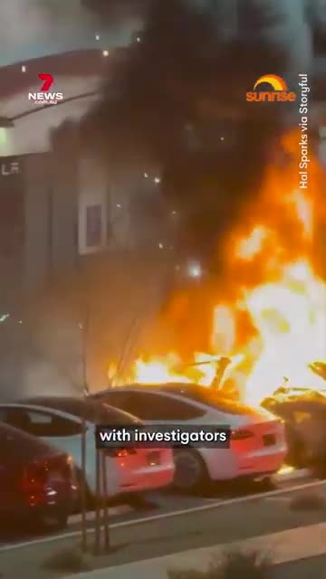 Five Teslas set alight in Las Vegas - 7NEWS Australia (360p, h264)