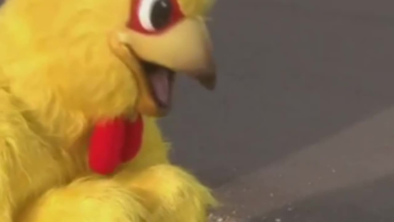 “A Chicken Lived Without Its Head?! 😳🐔”