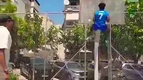 speed shows giannis his vertical jump