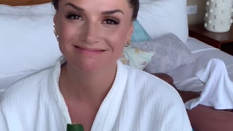 Tori Black sexy hot girl daily routine vegitable use