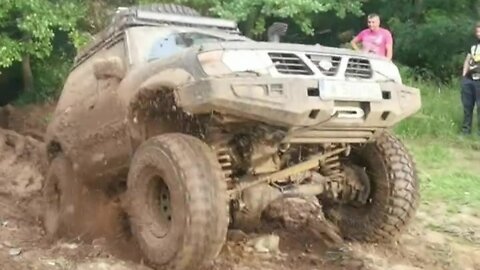 Nissan Patrol Y61 vs Honda C-RV MK2 in Off-road 🚜