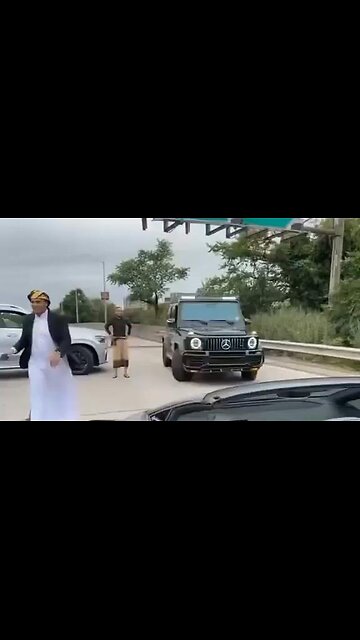 SOMALIS ARE ROBBING YOU BLIND AMERICA