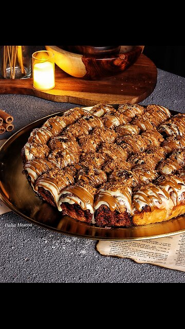 Sweet Beehive Bread with Creamy Glaze! 🍯🥯 #Shorts | خلية نحل حلوة بصوص الجبنة الكريمي