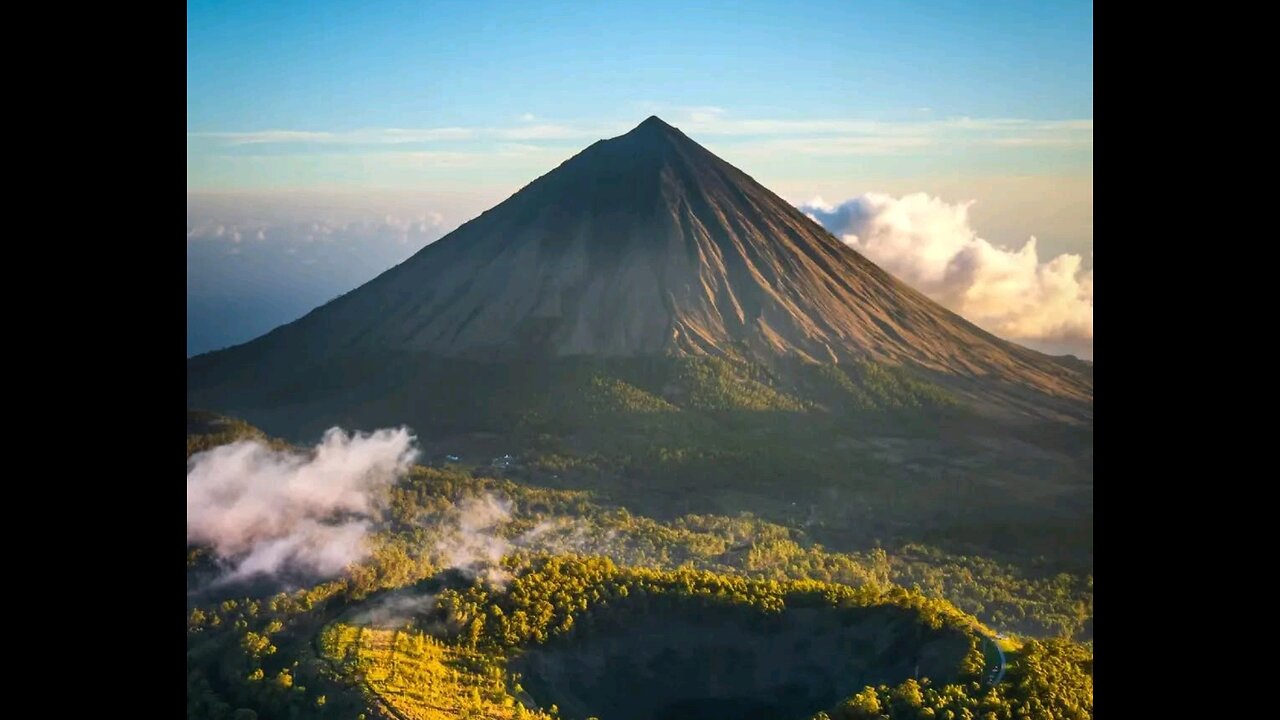 Mount Inerie_The Natural Pyramid of Flores