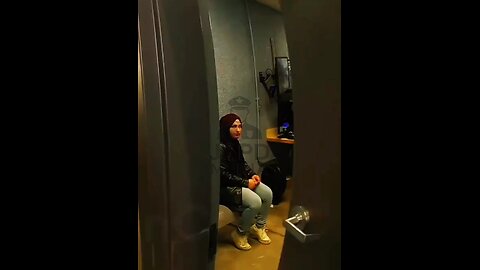 Seconds Before She’s Caught Stealing and Loses Her Job #theft #caughtoncam #walmart #crime #japd