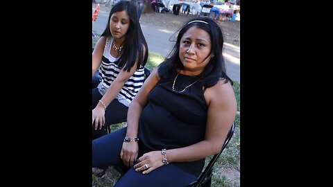 Luodong Briefly Treats Hispanic Woman's Foot At The Park