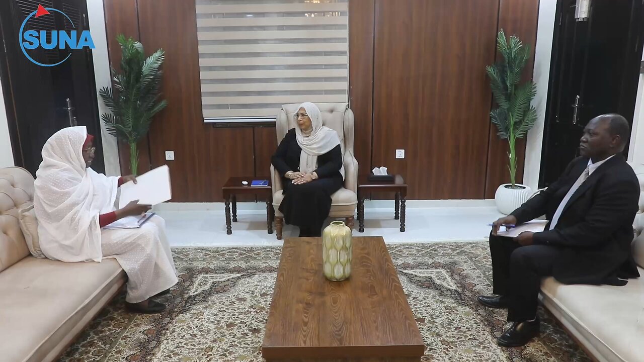 Minister of Cabinet meets with the Secretary-General of the National Archives.