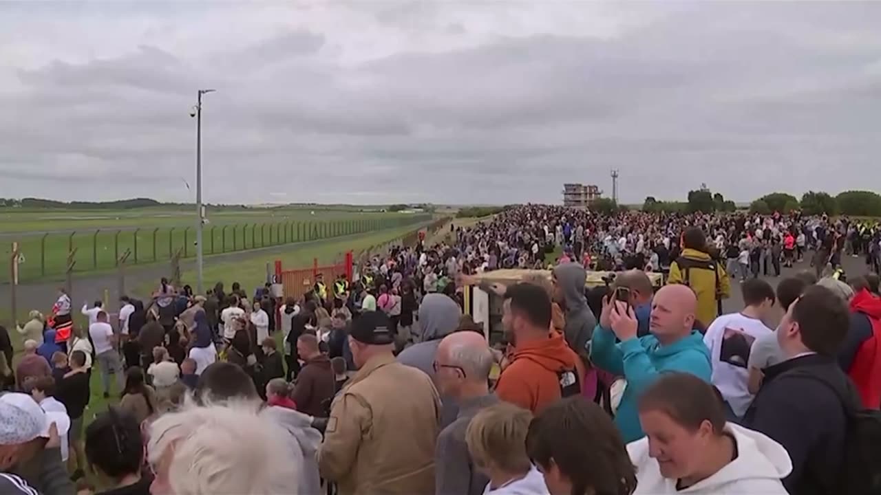 MASSIVE Crowd awaits Trump in Turnberry, Scotland