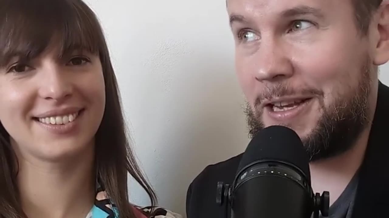 LÍBÍ SE JÍ CHLAP A NEBO B?