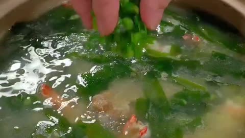 Seweed and shrimp soup, very refreshing and light, good to have it in winter