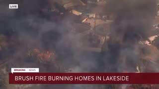 BREAKING: Brush fire breaks out in Lakeside, California, burning several homes.