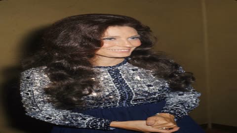 Loretta Lynn - There's All Kinds Of Smoke In The Barroom
