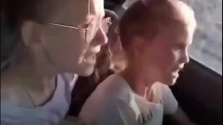"¡Diosito, ayúdanos!": niñas gritan en auto perseguido por reclutadores ucranianos