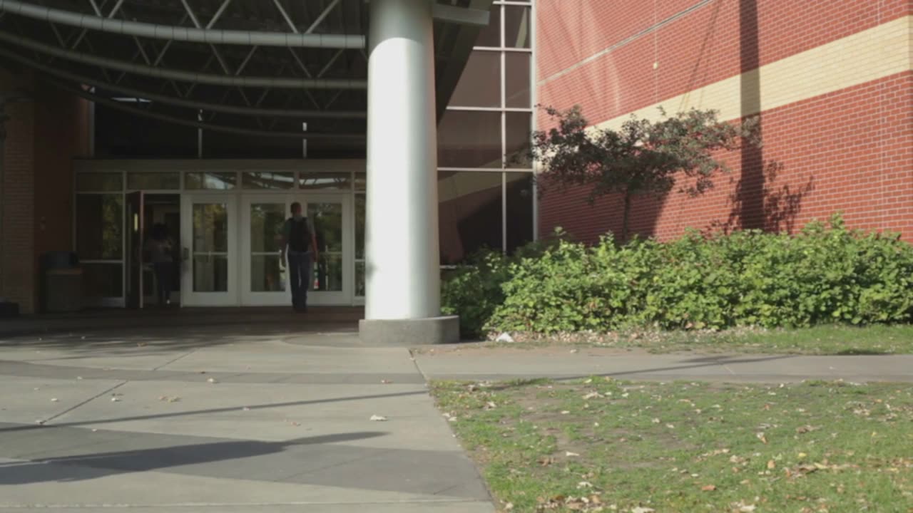 六甲台講堂に響く追悼の言葉—五百籏頭眞を偲んで