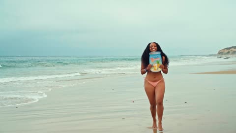 Bikini Girl Walking on the Beach | Relaxing Ocean Vibes & Summer Aesthetic