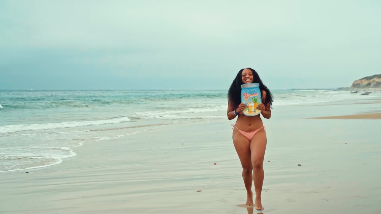 Bikini Girl Walking on the Beach | Relaxing Ocean Vibes & Summer Aesthetic