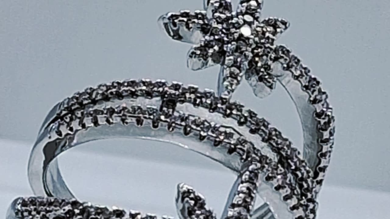 Frosted Elegance: Sparkling Snowflake Zircon Ring | Winter Glam