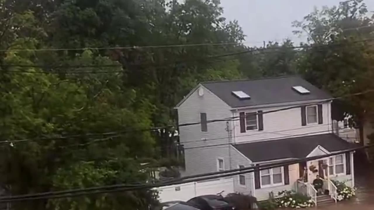 BREAKING: Massive flooding right now in Plainfield, NJ.