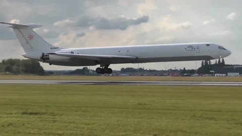 Let's admire a relic of a bygone era — the Il-62M of the Belarusian airline "Rada."