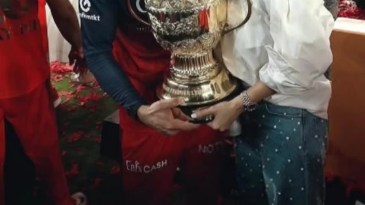 Emotional King Kohli getting support from all-around