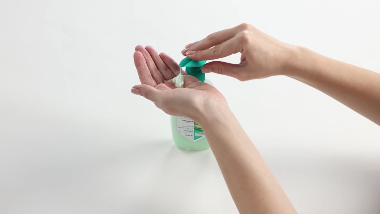 Dove Go Fresh Refreshing Body Wash with Renew Blend technology