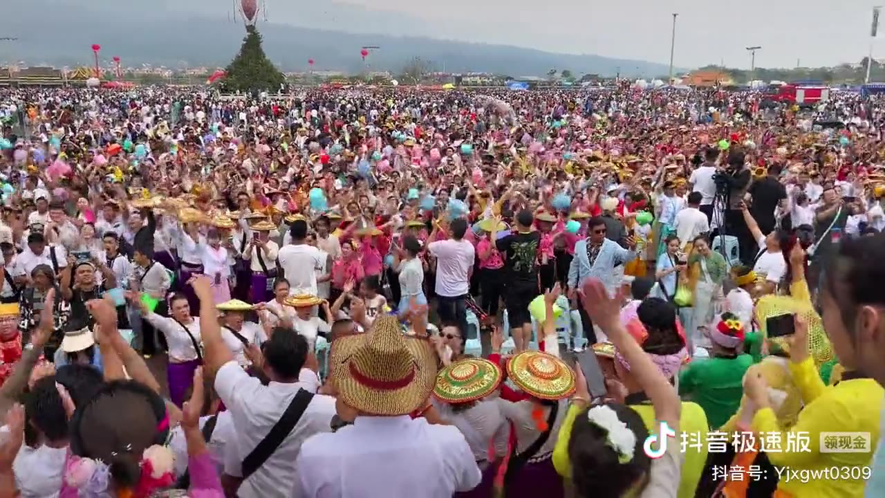 很多群体舞蹈编舞等要引导和塑造参与者团结的价值观又不能塑造包二奶情妇通奸乱情的价值观可能要很高的水平。