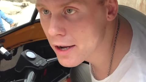 Autowala with too much attitude... 2 Foreigners In Bollywood #Shorts - 1080