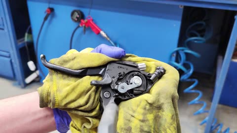 The gear shift on my bike doesn't work. A guide to fixing a bicycle shifter.