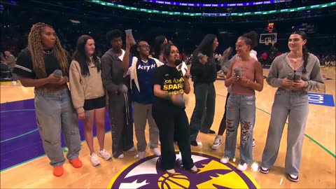 🤩 UConn Huskies Women's Basketball throw t-shirts at Los Angeles Sparks vs Washington Mystics WNBA