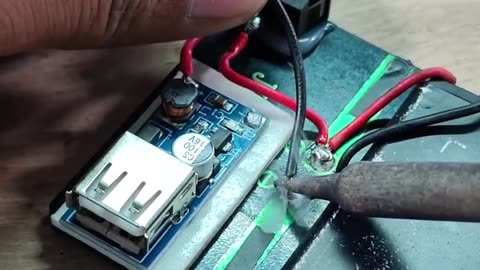 DIY Solar Power Bank – Recharge Your Phone Anywhere!