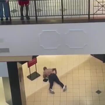 Robbing Apple store goes wrong