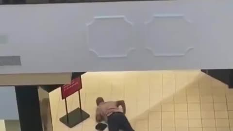 Robbing Apple store goes wrong