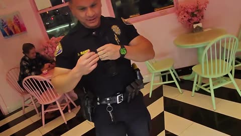 Funny Turkish Ice Cream Vendor Tricks Police Officer in Los Angeles