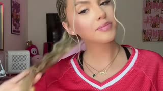 Pretty girl shows off her beauty and fans love it