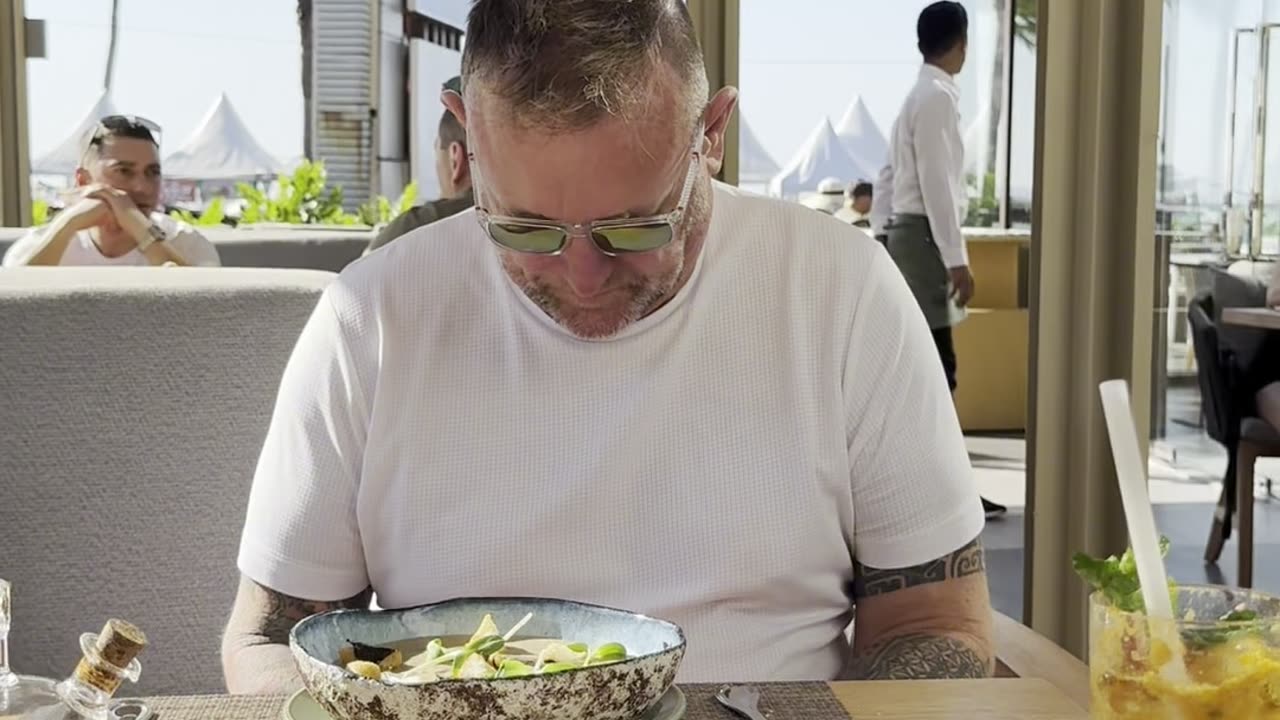 look at that beautiful smile on your face amazing food here in pattaya