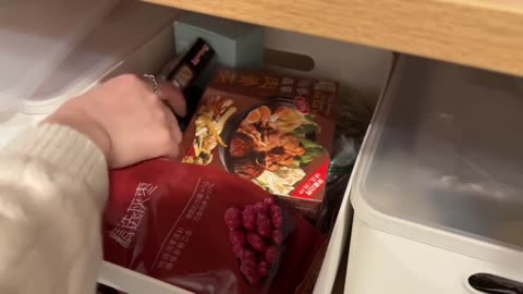 VLOG Getting Ready for the New Year and Cooking Spicy Beef Pasta at Home