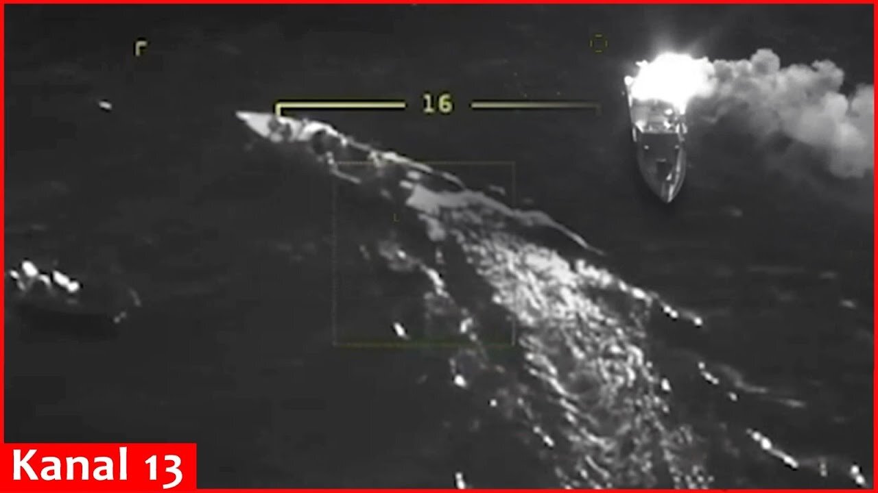 Moment of strike： A Russian boat was blown up near Kherson