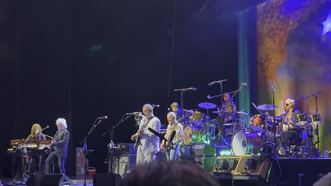 Hold the Line - Toto - 06/20/2025 Ringo Starr & His All-Starr Band